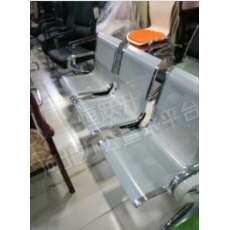 排椅（三座）不锈钢 表面经静电喷粉处理，焊接部分采用高标准熔接焊，表面平整光滑。