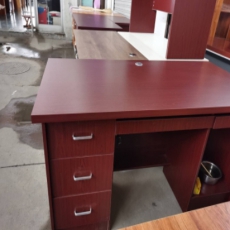 办公桌（140*70）