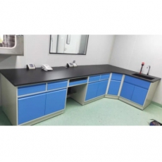 操作台（5.3*0.8*0.75）