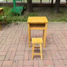 实木课桌和实木坐凳一套